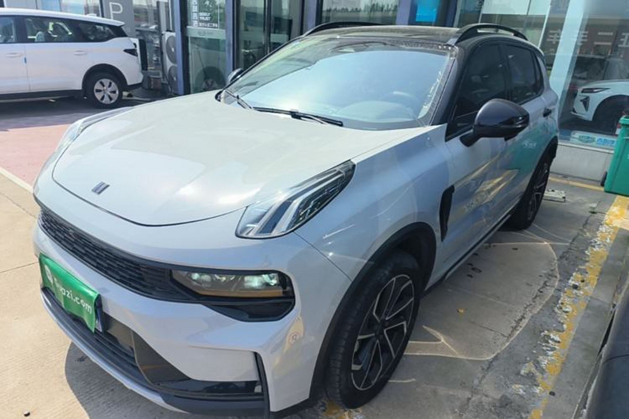 LYNK&CO 01