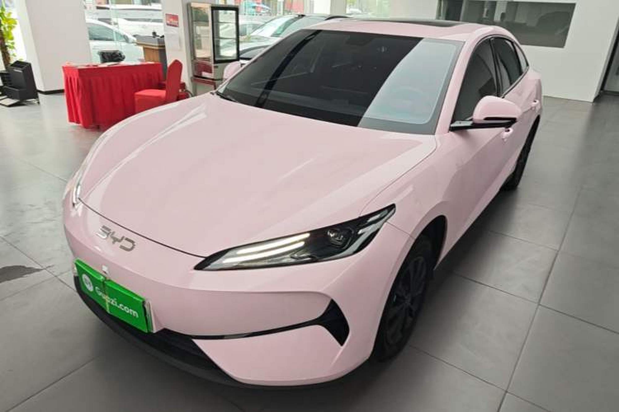 BYD e7