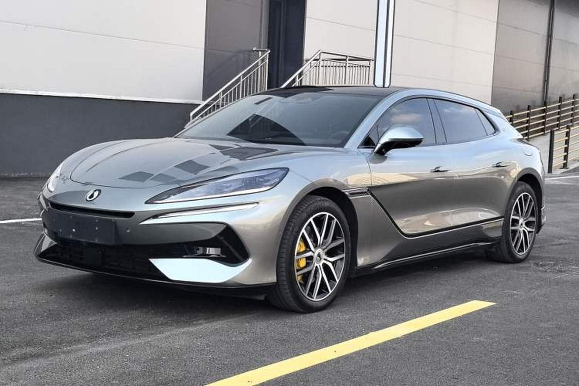 Denza Z9GT