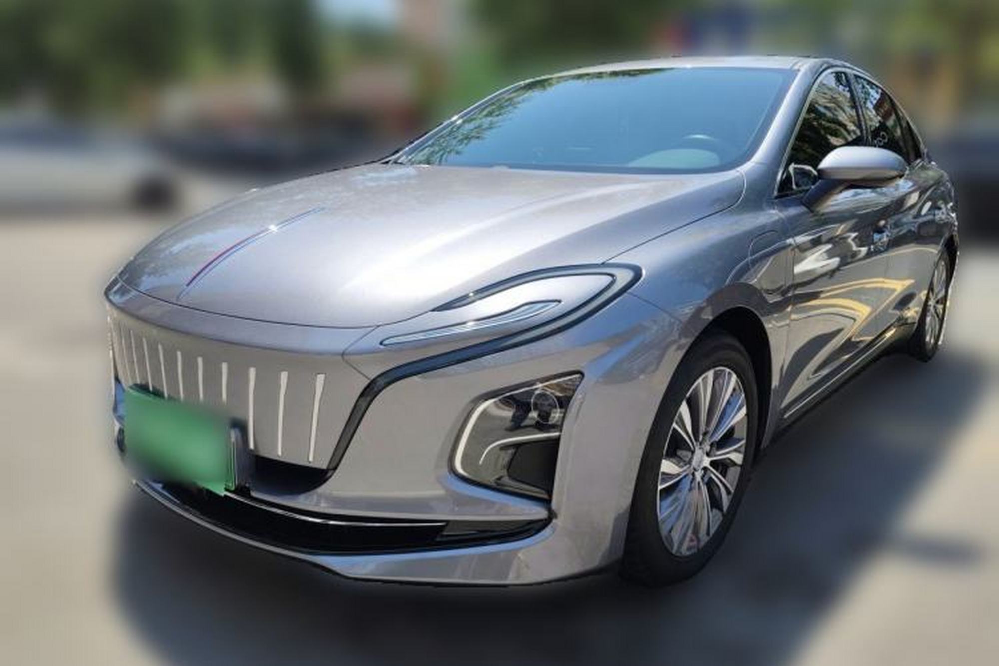 HongQi E-QM5