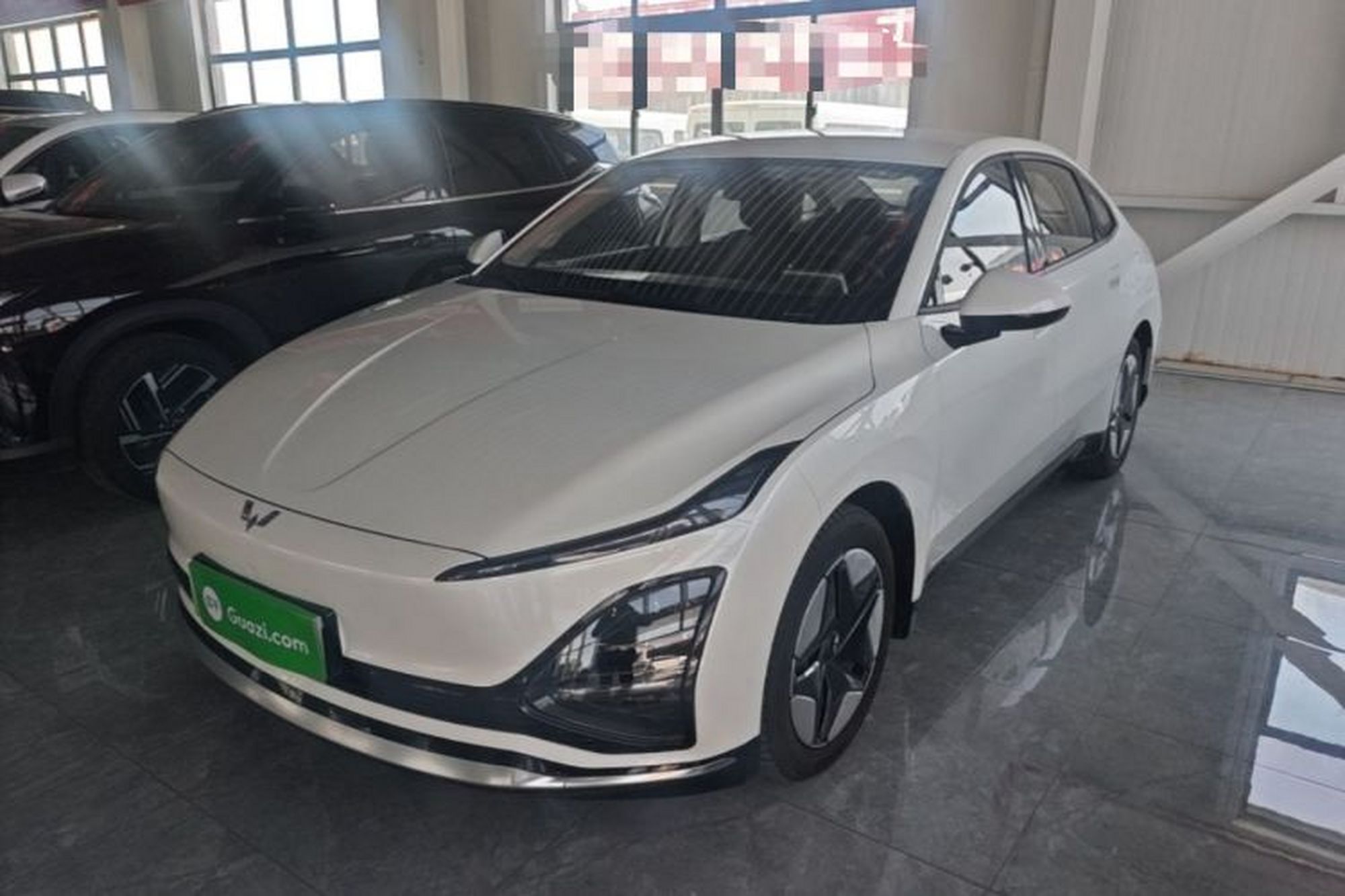 WuLing E5