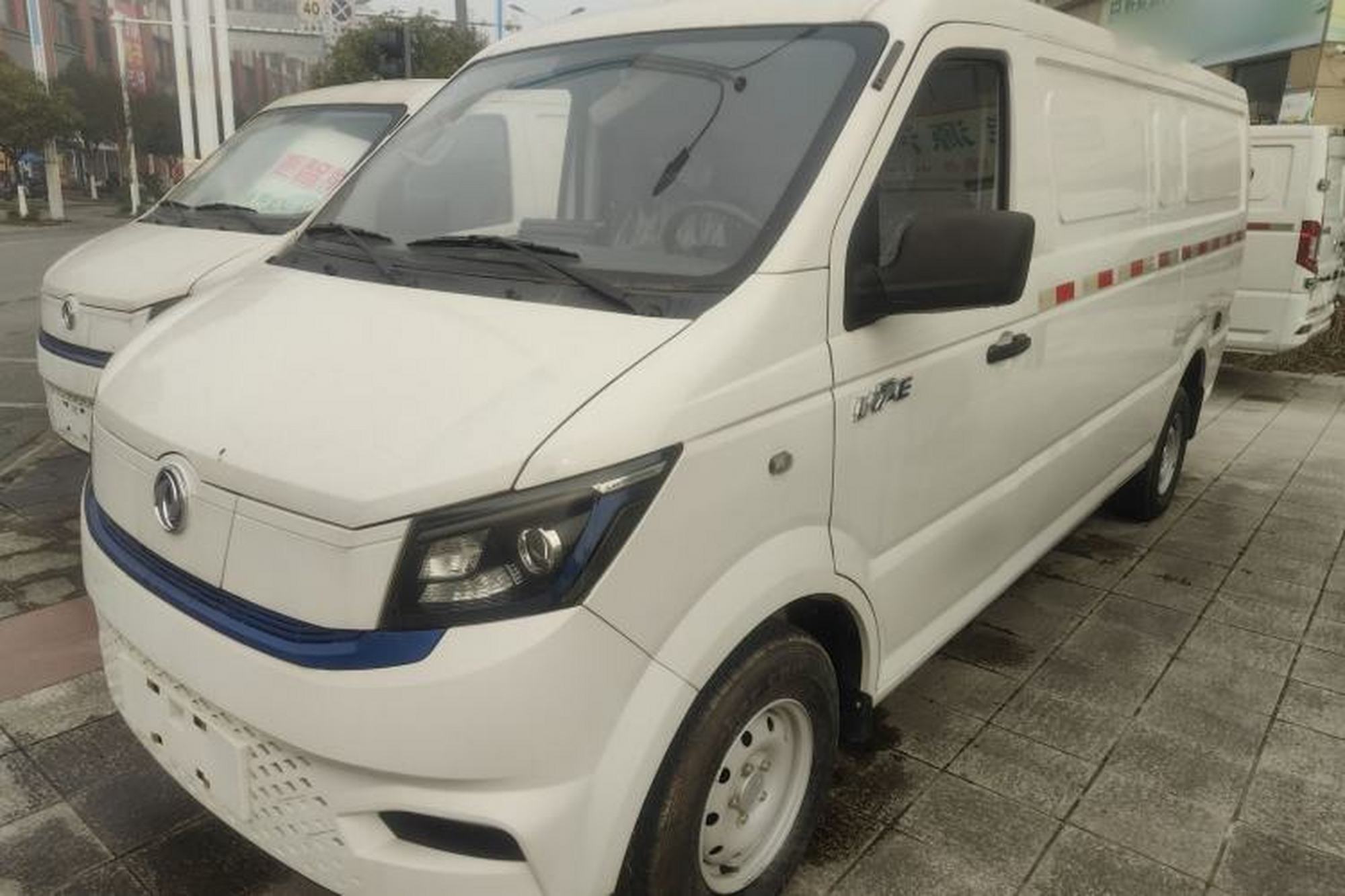 Dongfeng Yufeng EM27