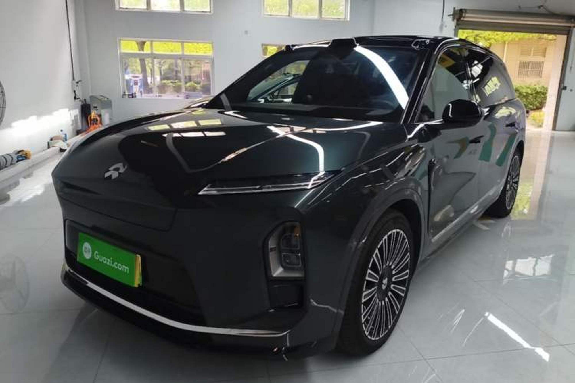 NIO ES8