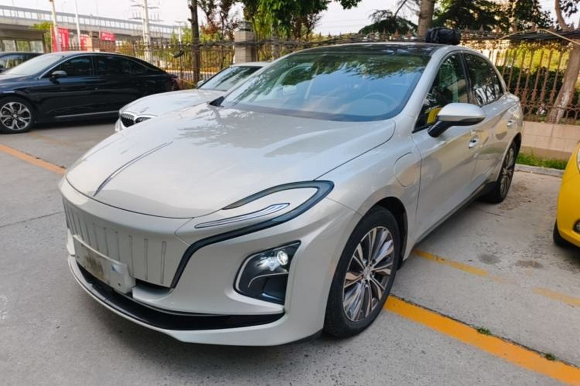 HongQi E-QM5