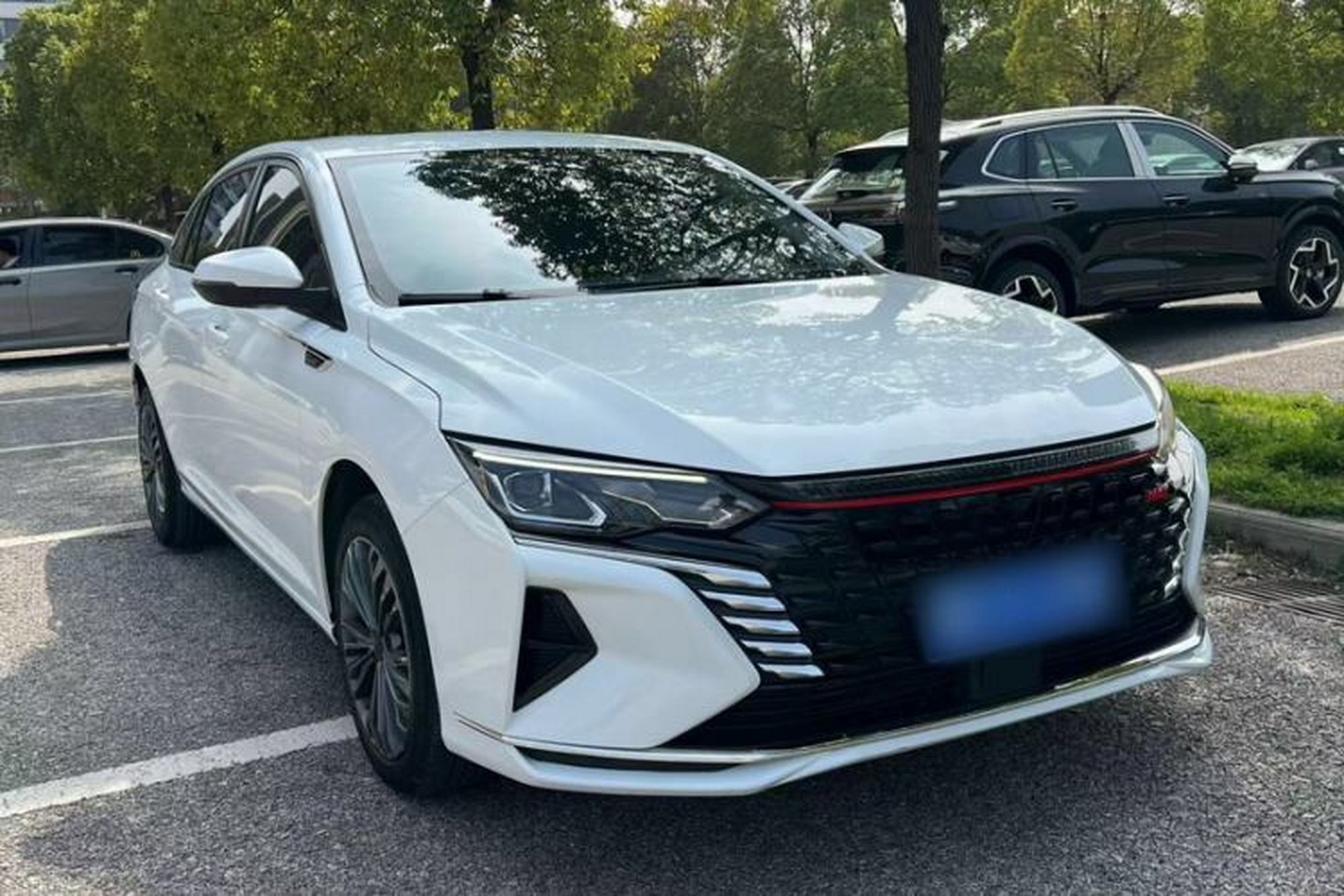 DongFeng Aeolus Yixuan MAX