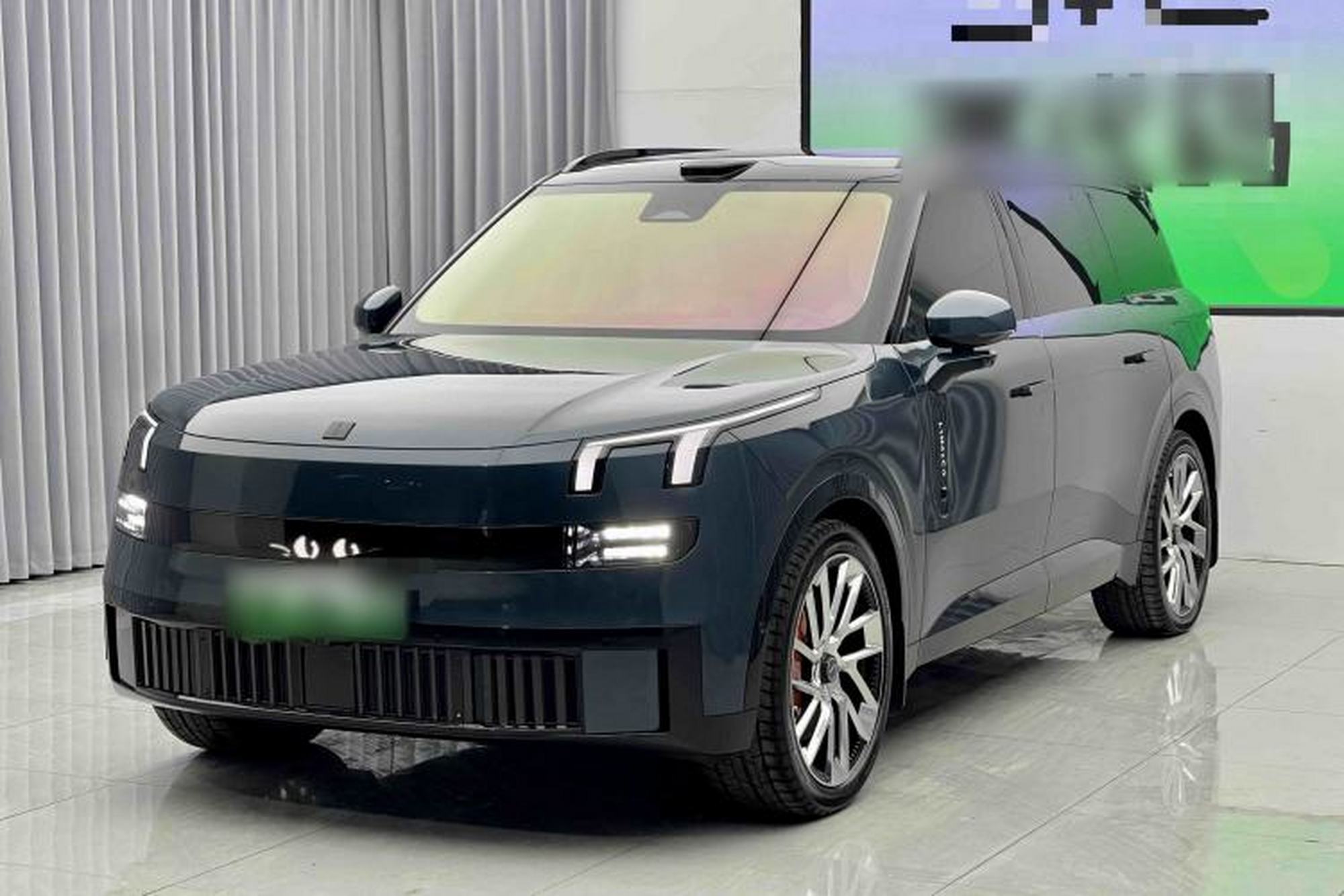 LYNK&CO 900