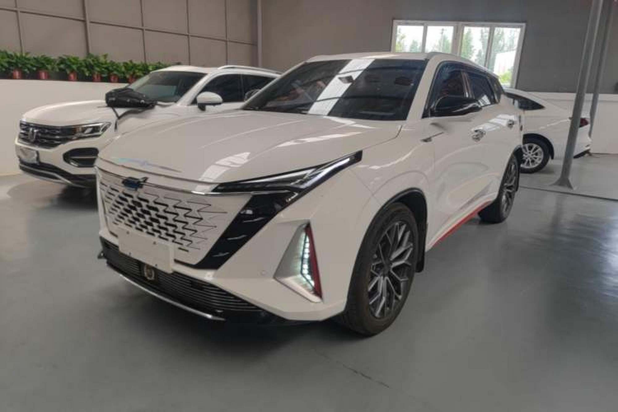 ChangAn Oshan Z6