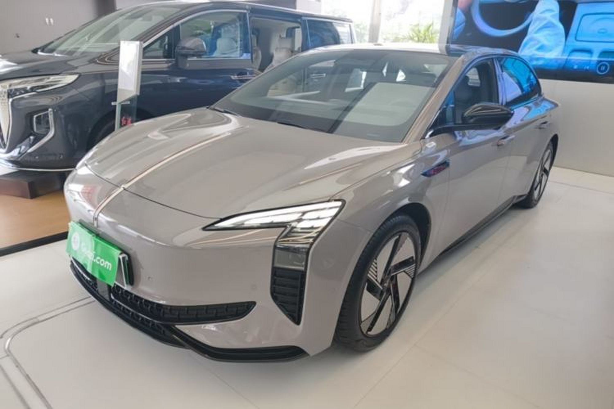 HongQi EH7