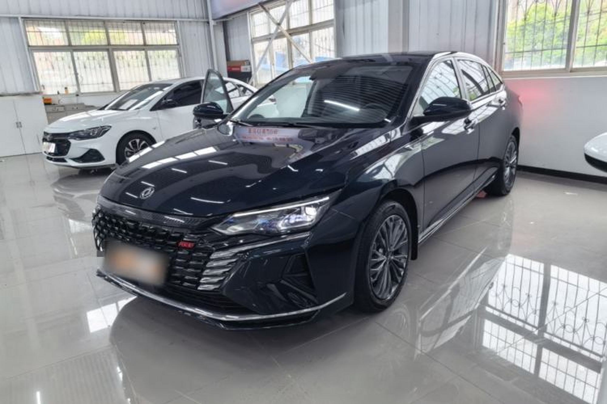 DongFeng Aeolus Yixuan MAX