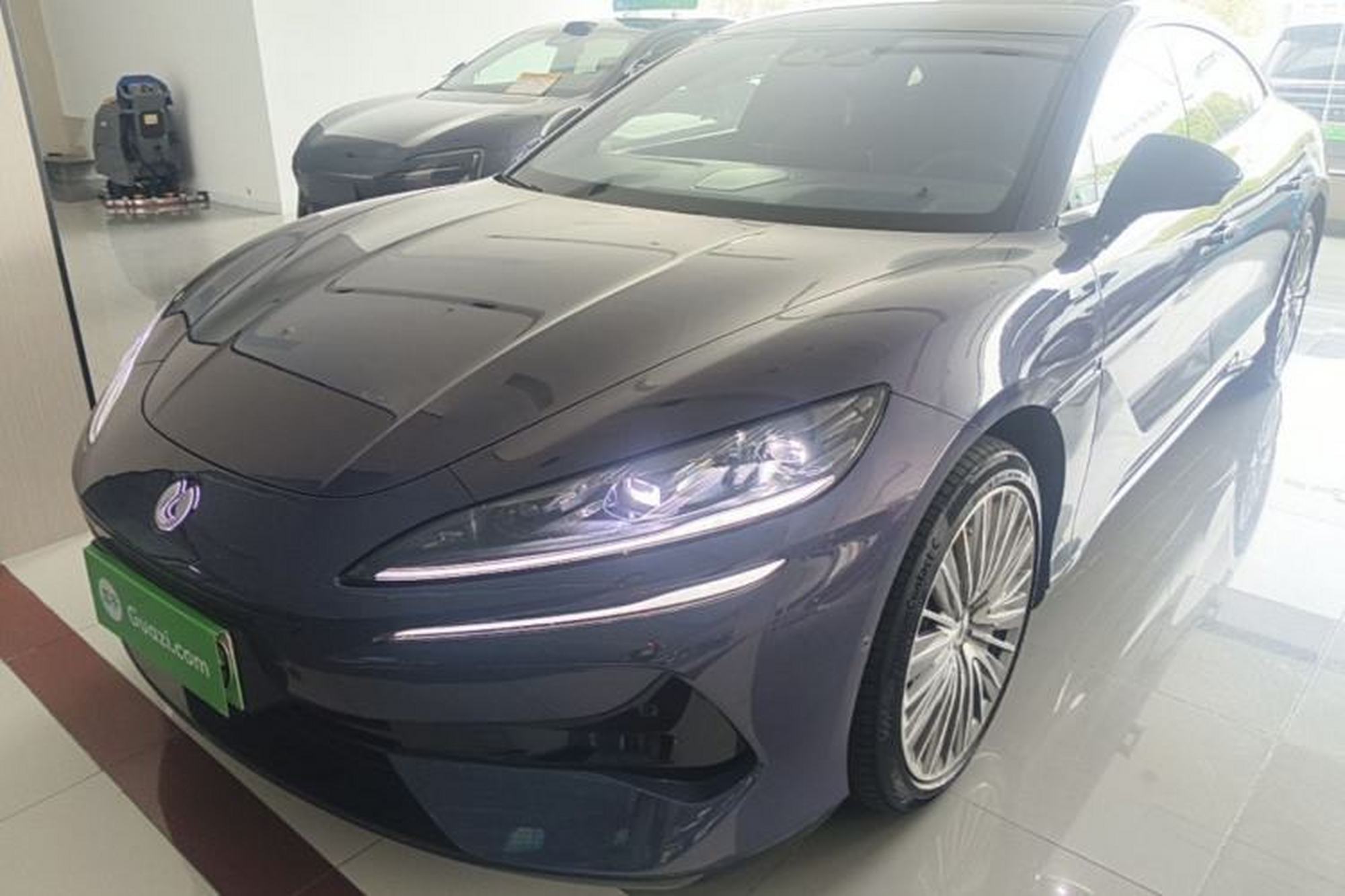Denza Z9