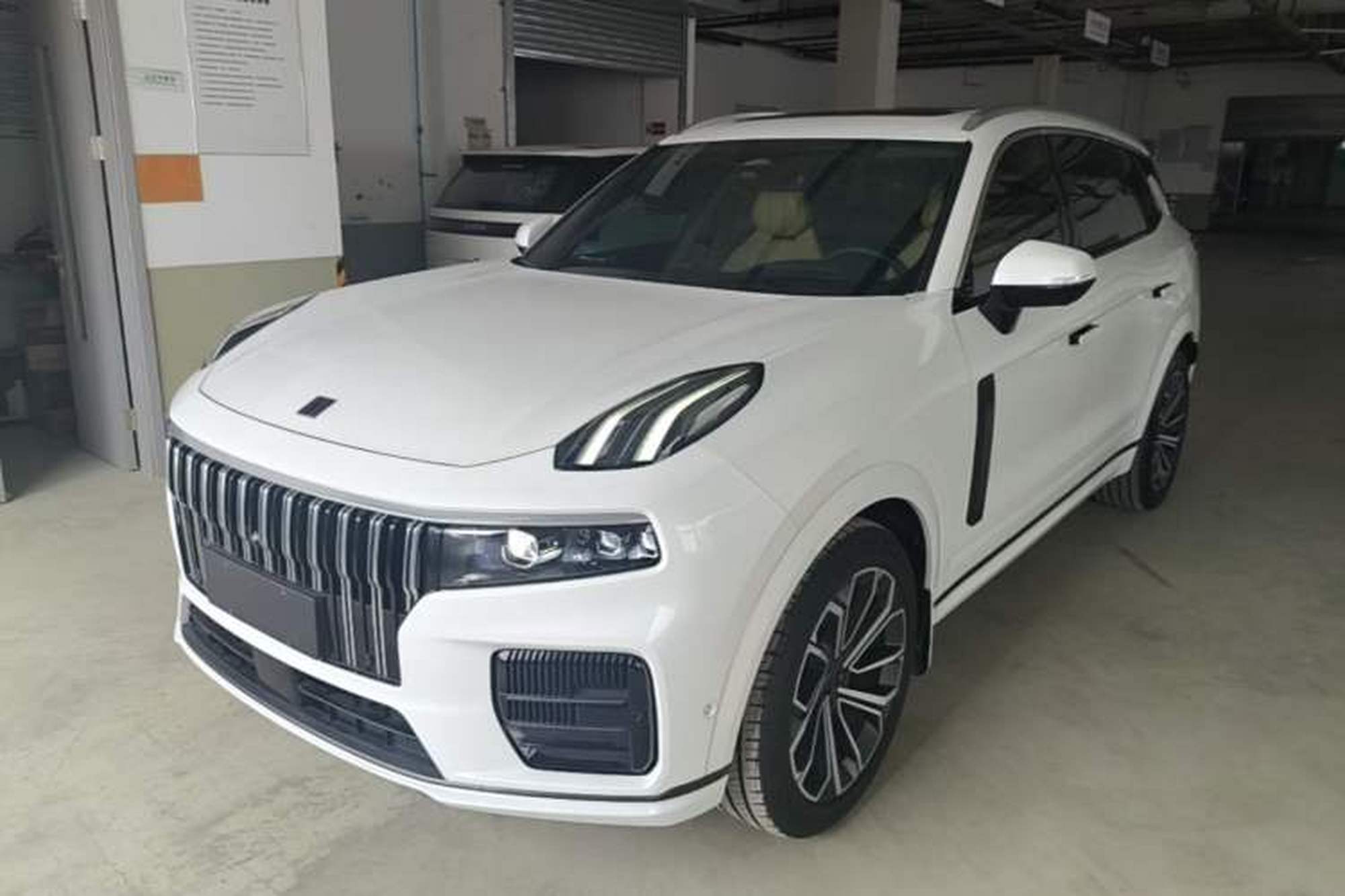 LYNK&CO 09
