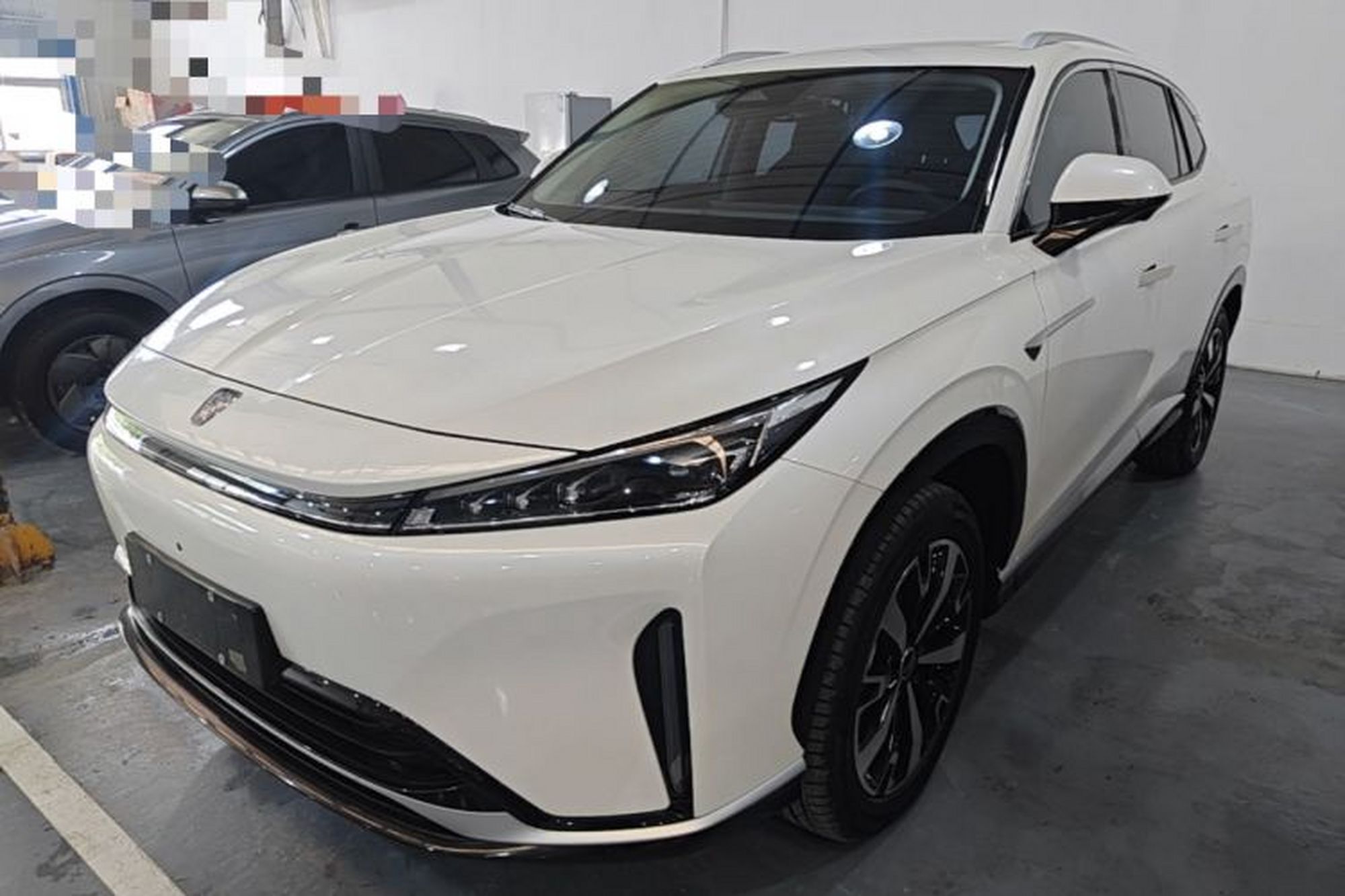 Roewe D5X DMH