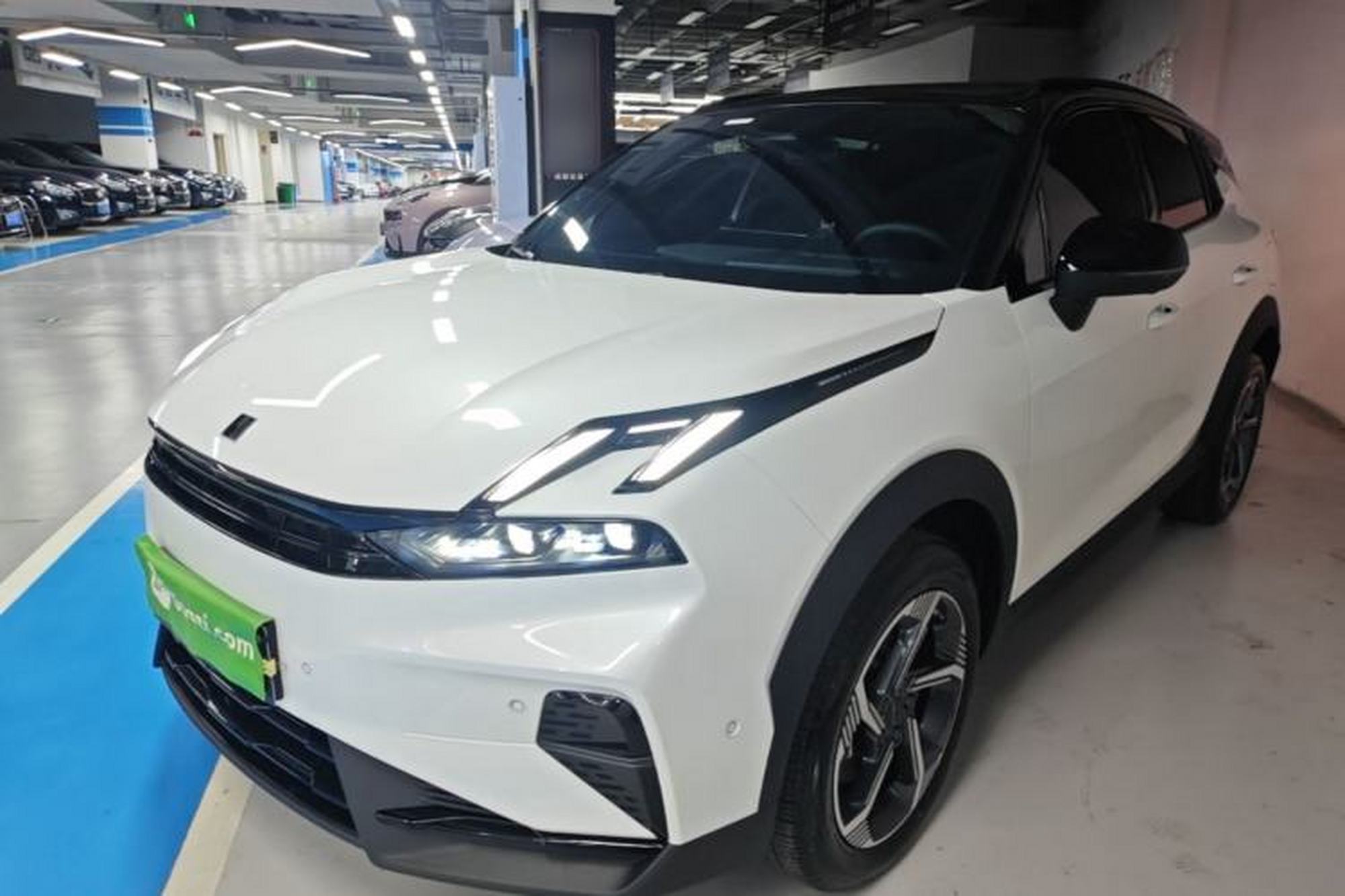 LYNK&CO 06