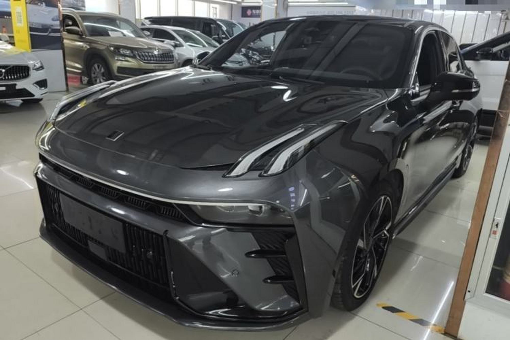 LYNK&CO 03