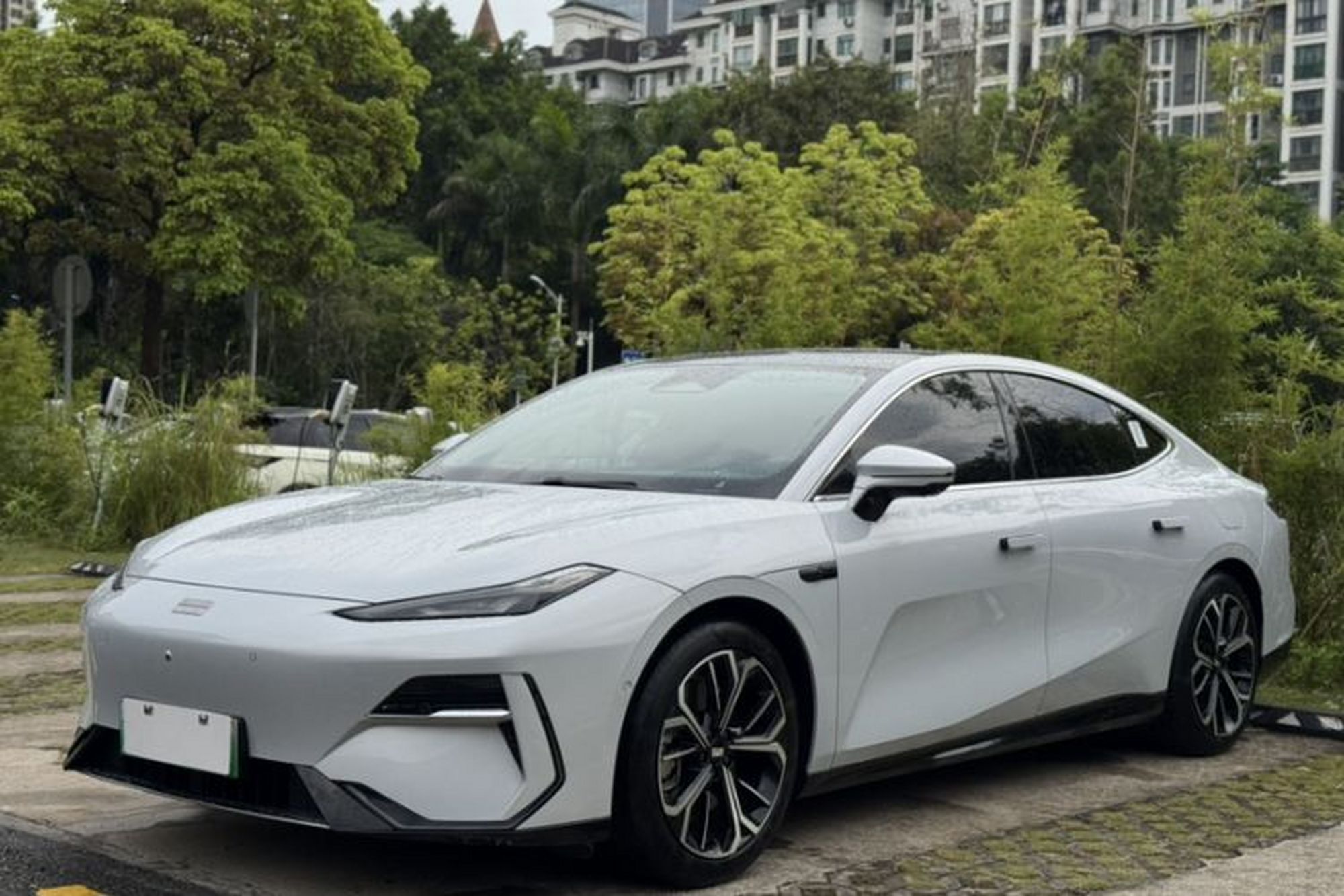 Geely Galaxy E8