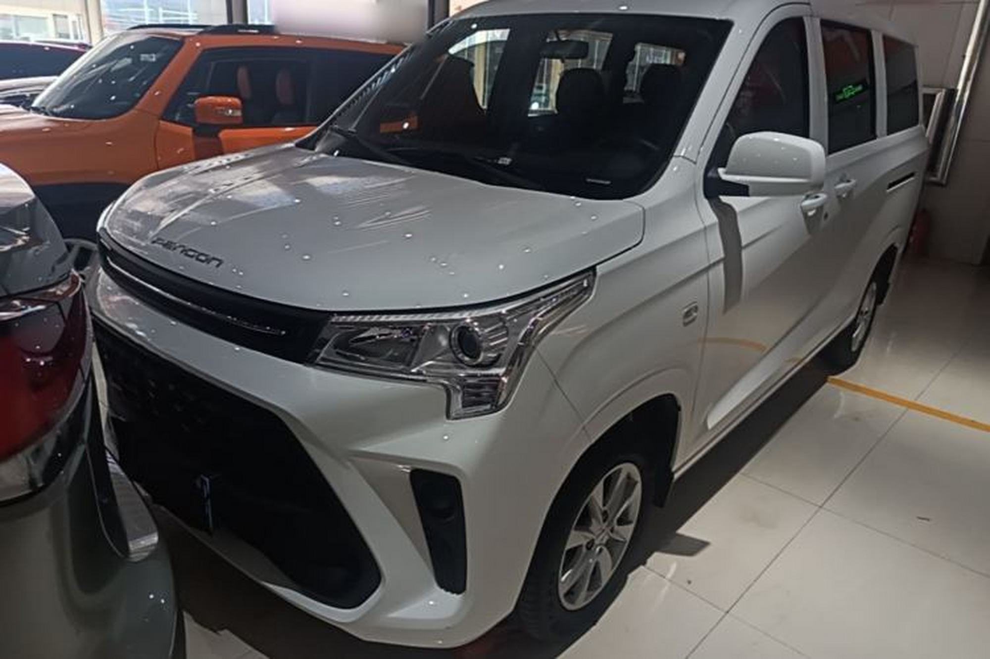 DongFeng Fengon 380