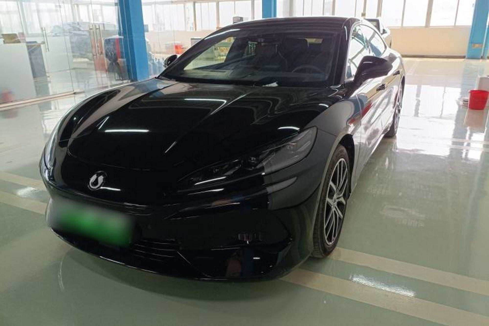Denza Z9