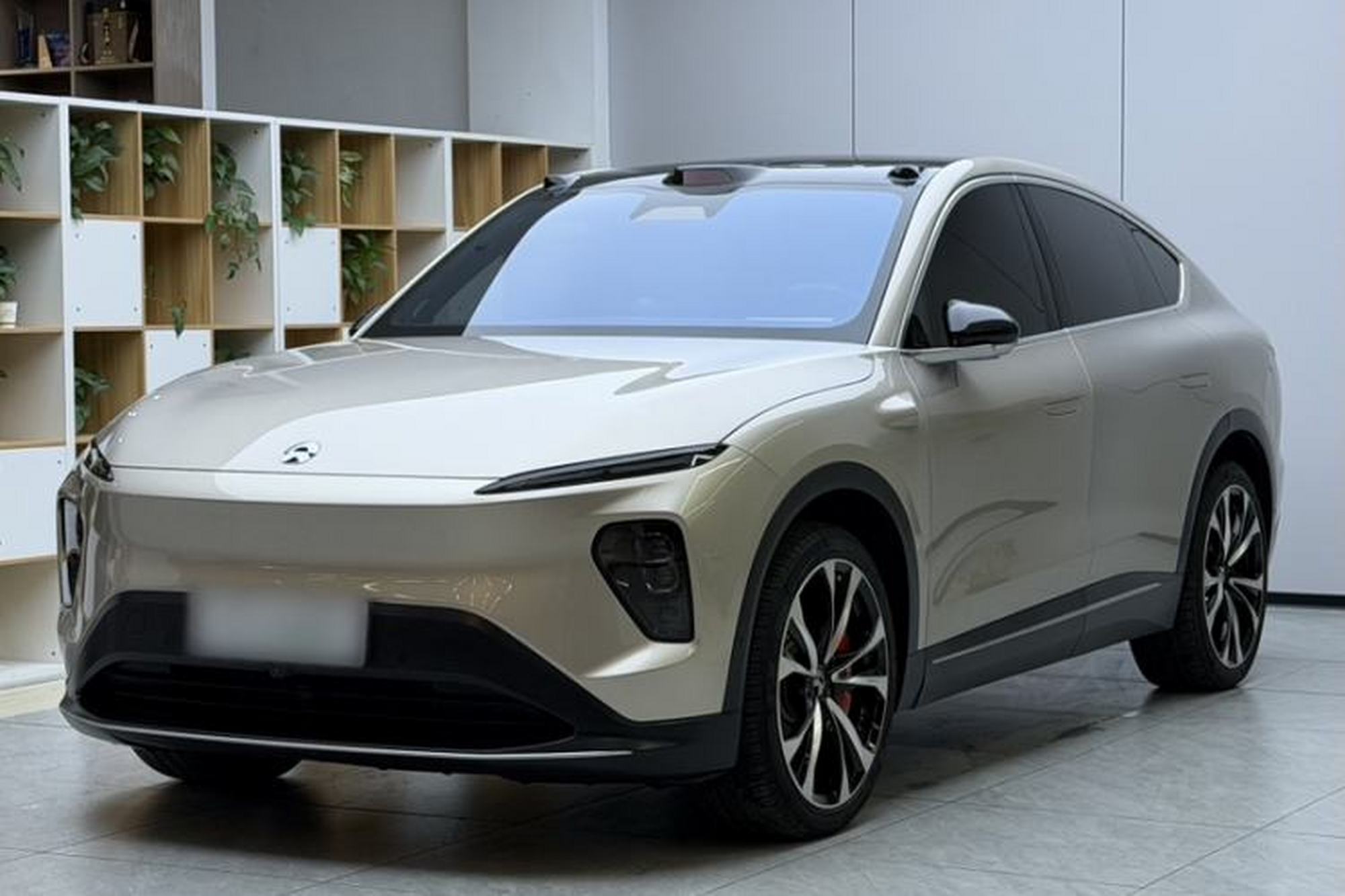 NIO EC7