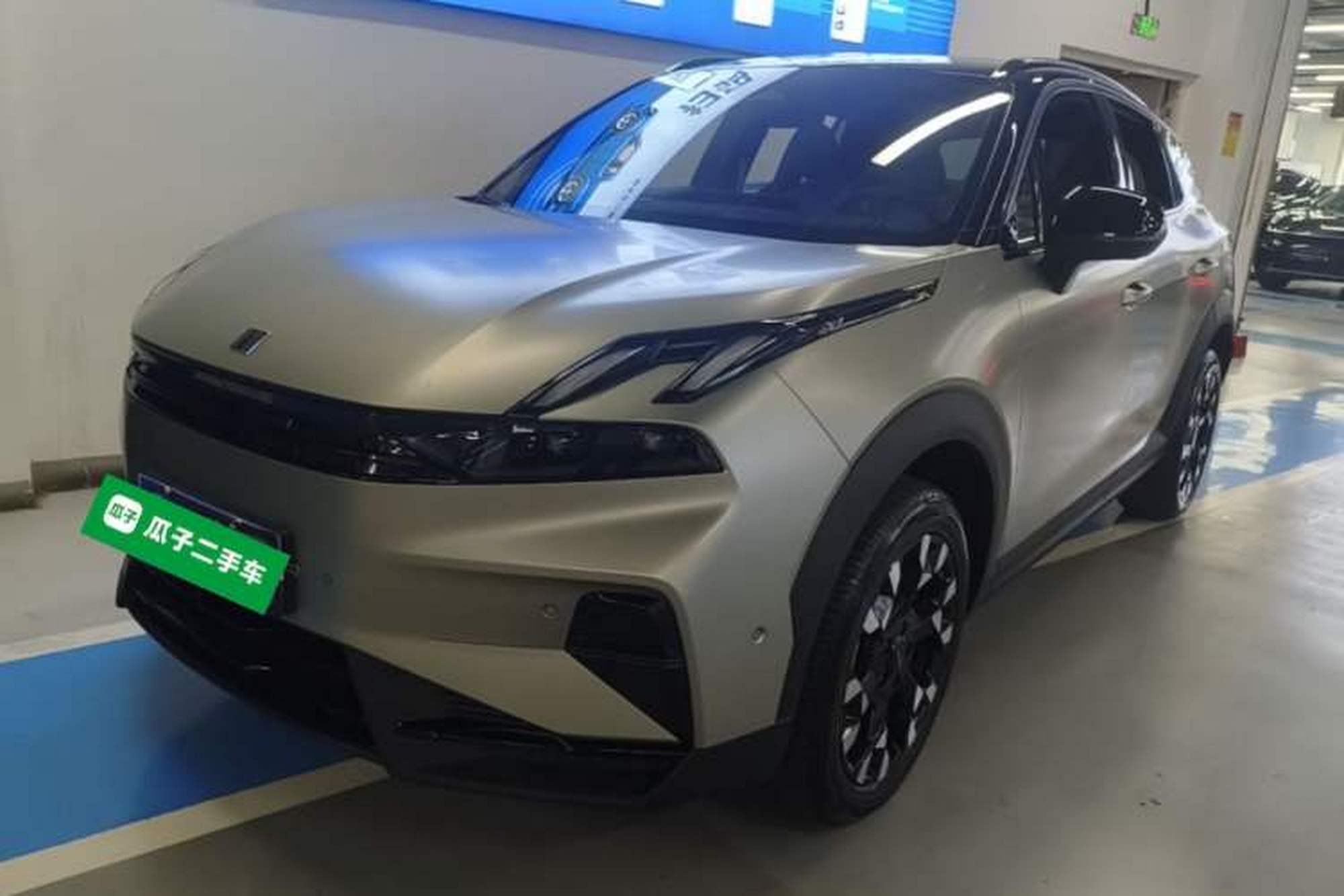 LYNK&CO 06