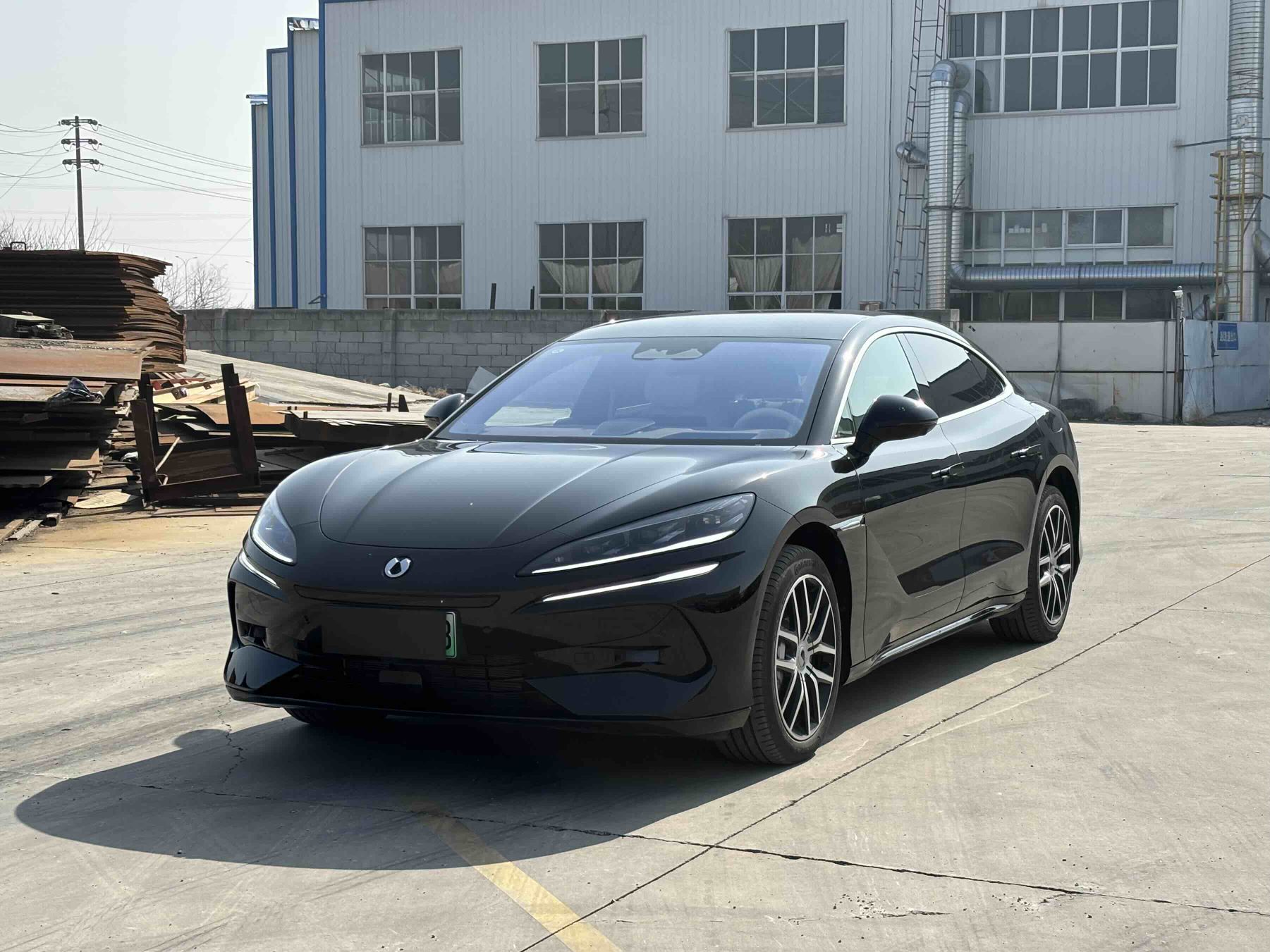 Denza Z9 - zdjęcie 1